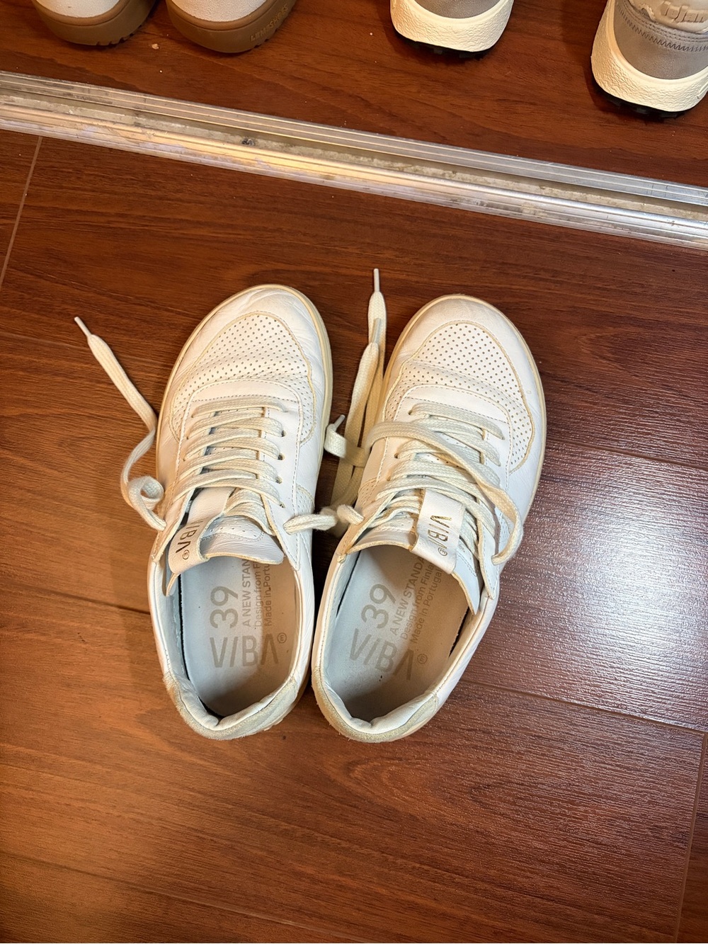 VIBAe White sneakers EU39 W9 M6